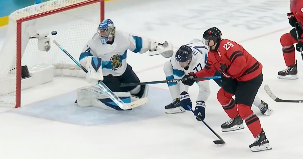 Канадці вирвали перемогу на останній хвилині третього періоду