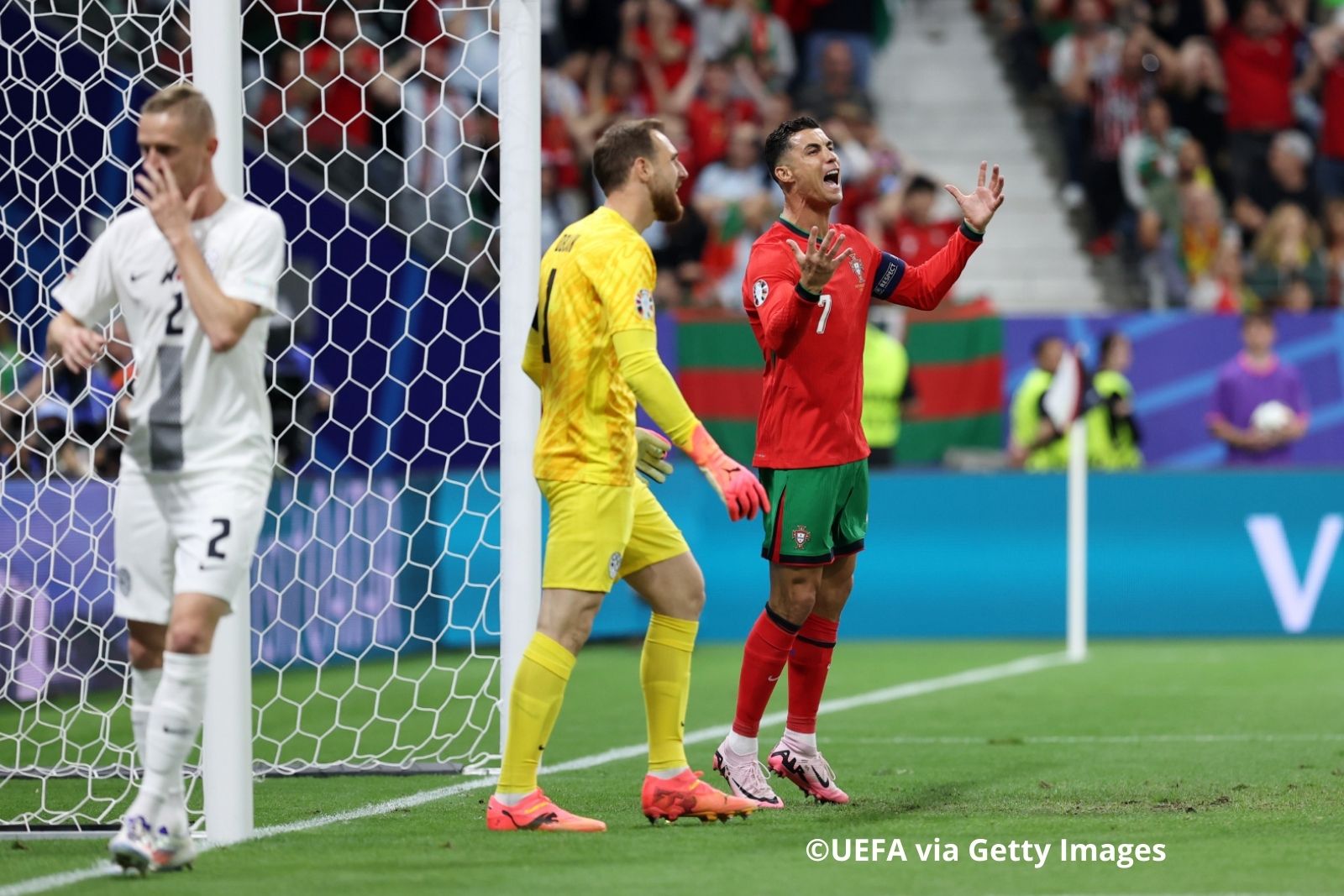 The goalkeepers of Portugal and Slovenia became the heroes of today's playoffs match
